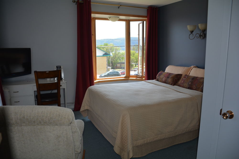 Hotel Le Pionnier Tadoussac Buitenkant foto