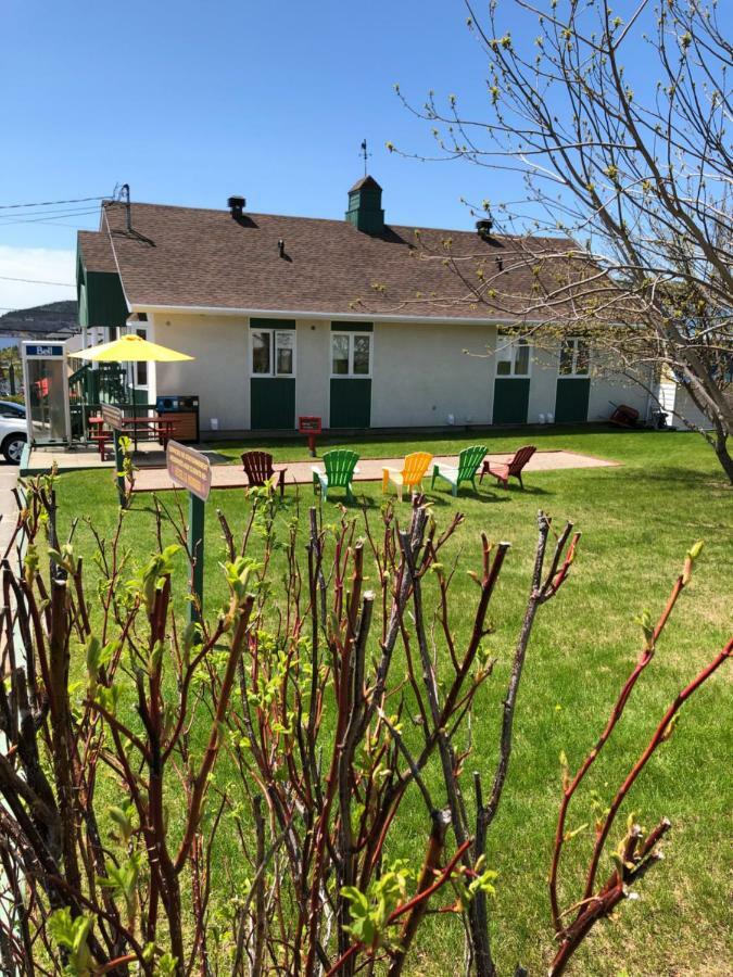 Hotel Le Pionnier Tadoussac Buitenkant foto